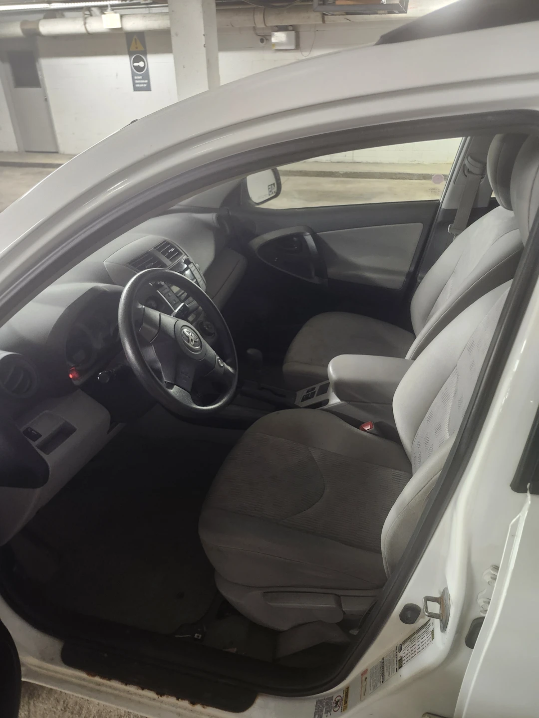White Toyota RAV4 SUV - photo 3