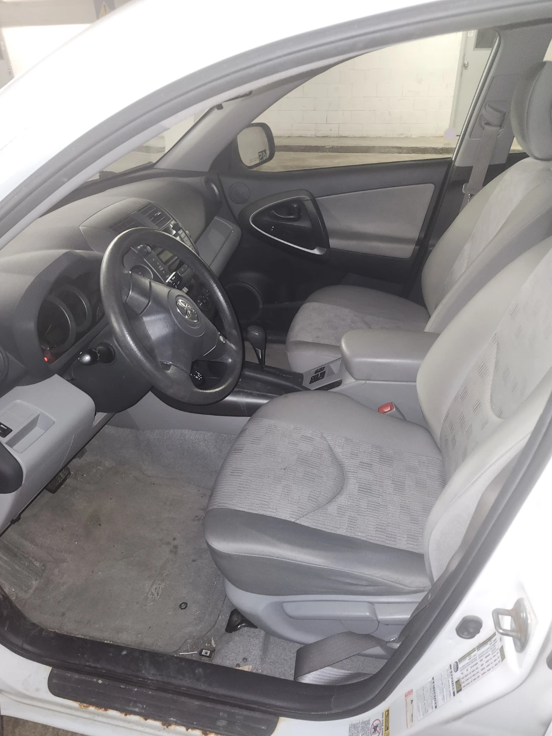 White Toyota RAV4 SUV - photo 4