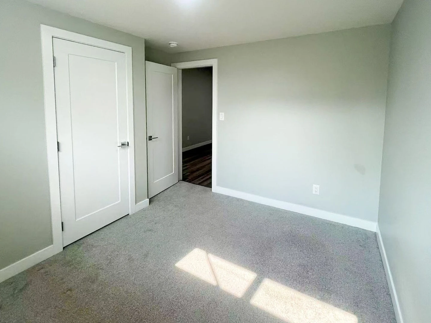 Renting beautiful basement - photo 3