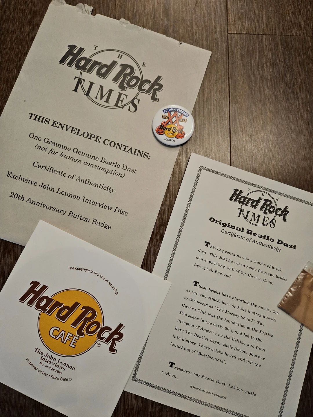 ⚽️ Hard Rock Cafe London 20th Beatles Memorabilia Set