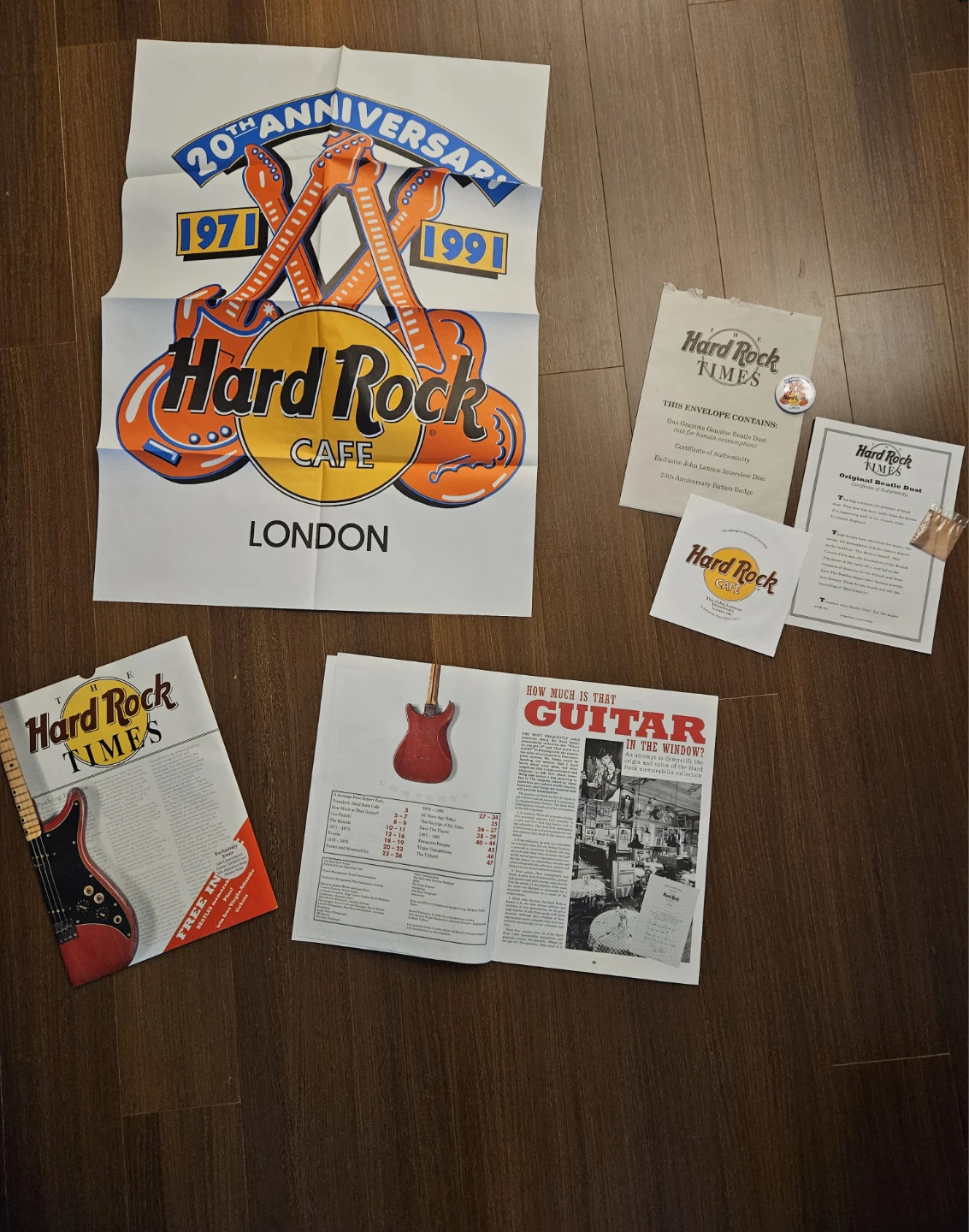 ⚽️ Hard Rock Cafe London 20th Beatles Memorabilia Set - photo 2