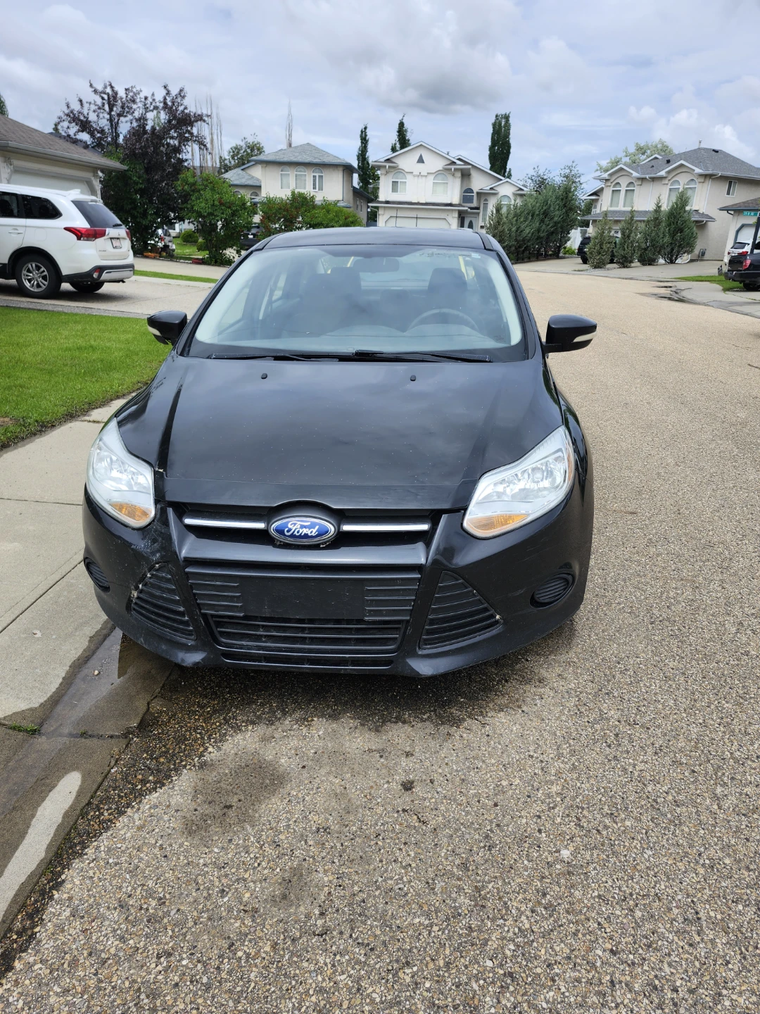 Black Ford Focus Sedan - photo 3