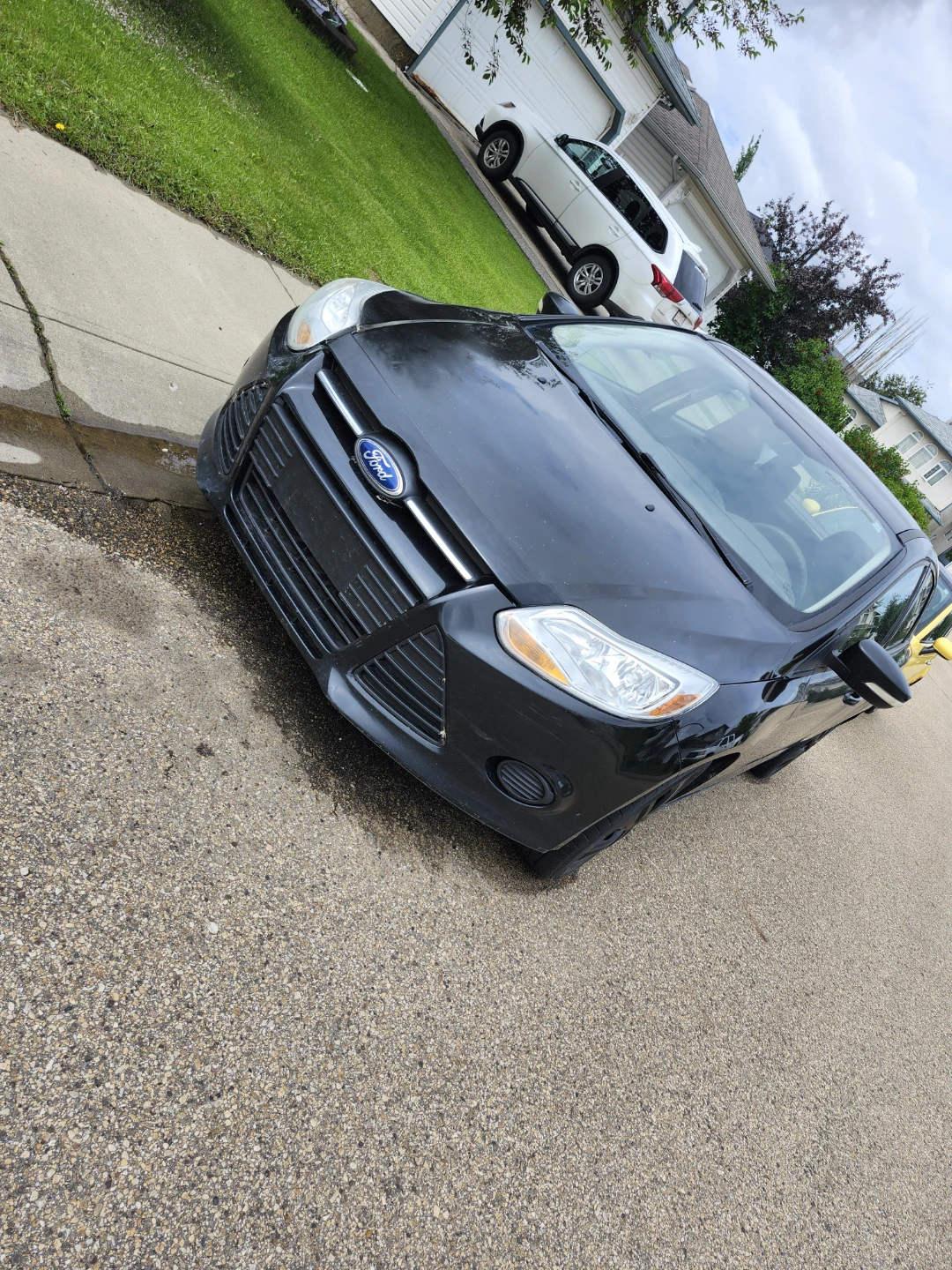 Black Ford Focus Sedan - photo 4
