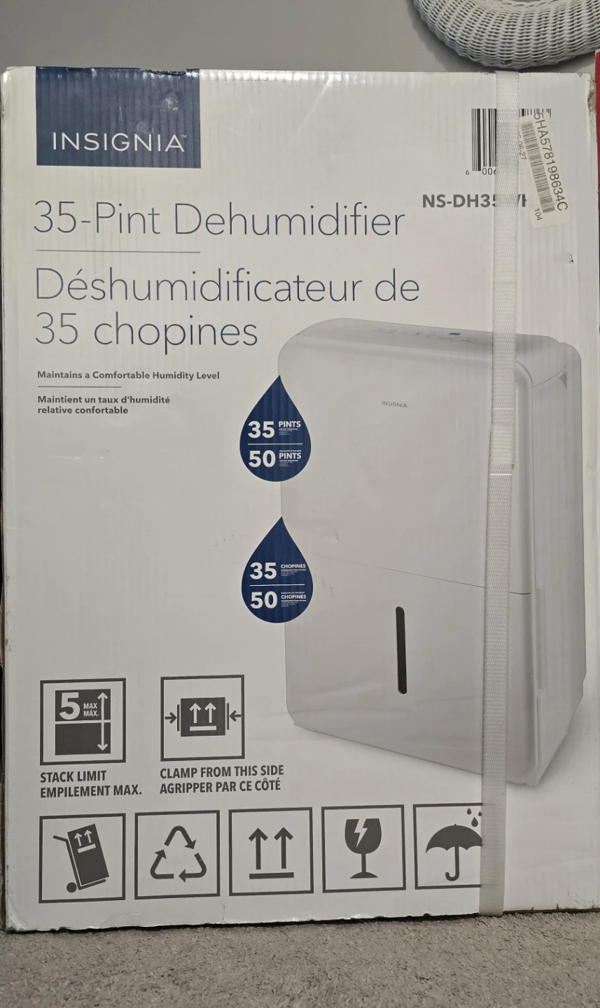 BRAND NEW INSIGNIA DEHUMIDIFIER  35-Pint
