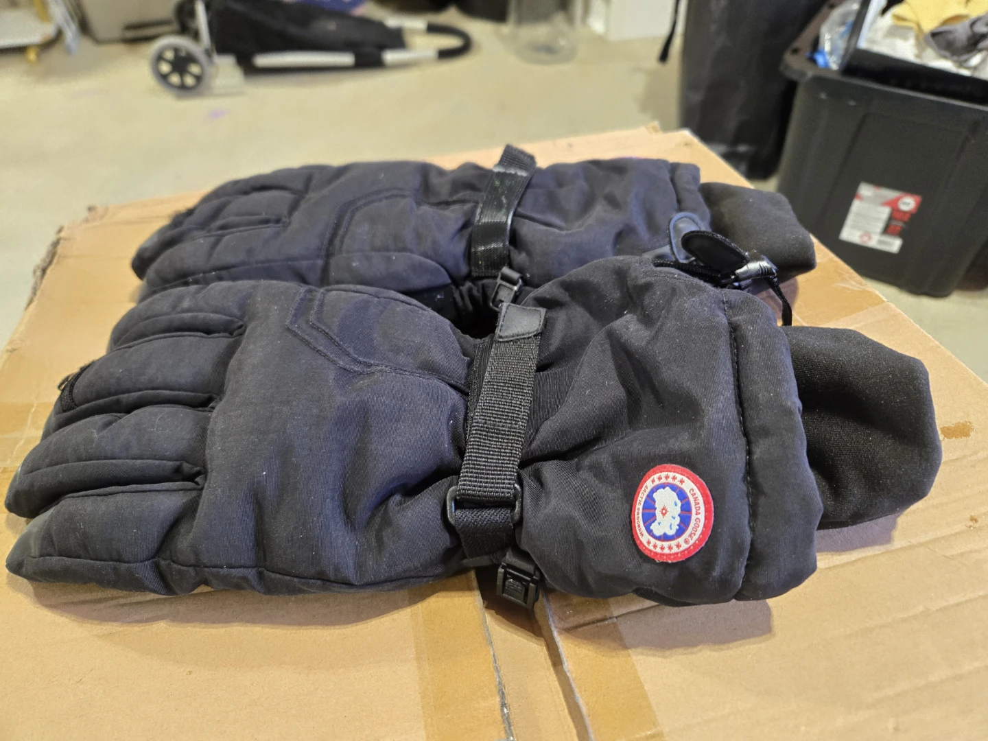 Canada Goose Black Ski Gloves - photo 4
