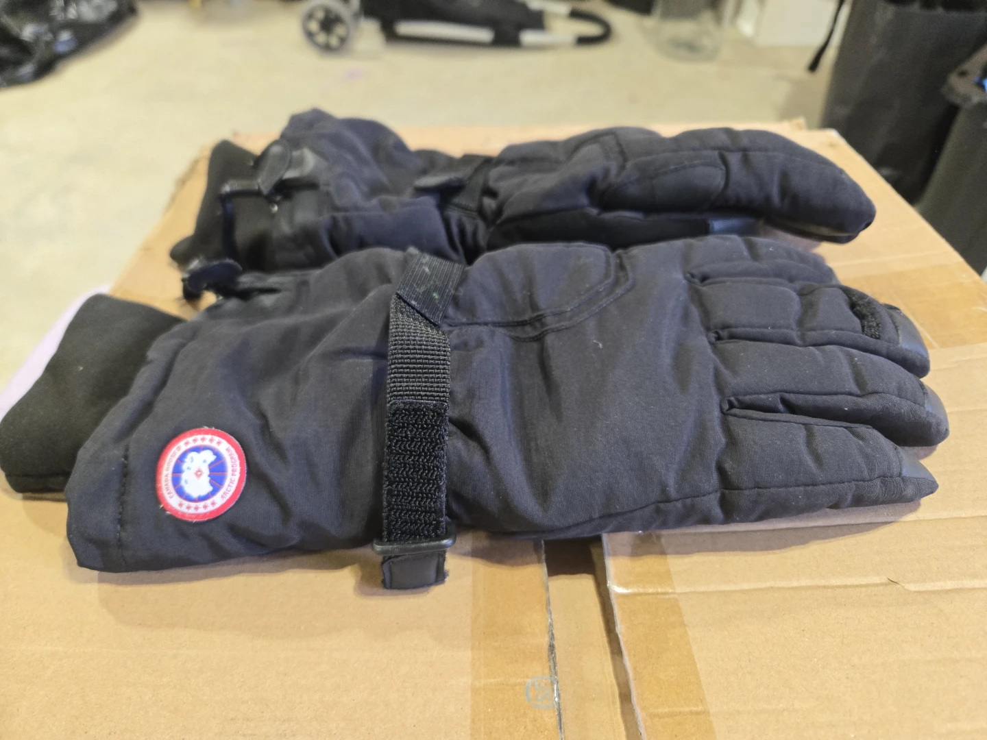 Canada Goose Black Ski Gloves - photo 5