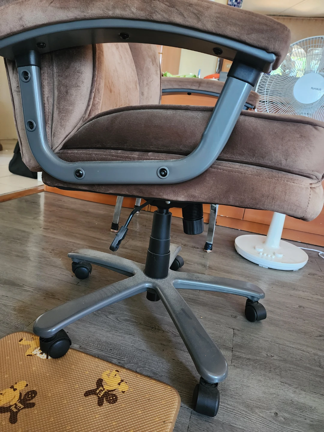 comfortable chair - photo 2