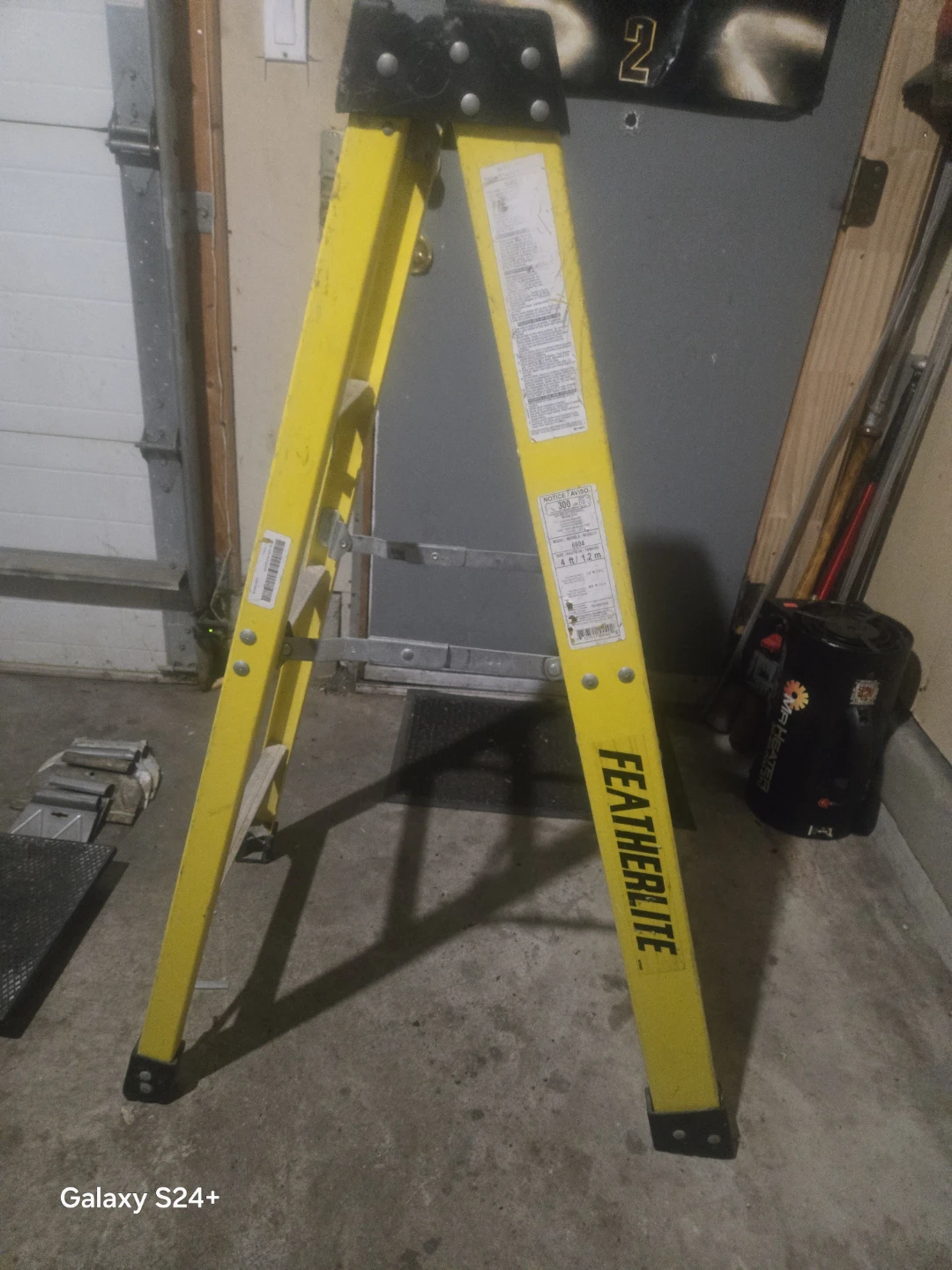 Featherlite Yellow Step Ladder - photo 4