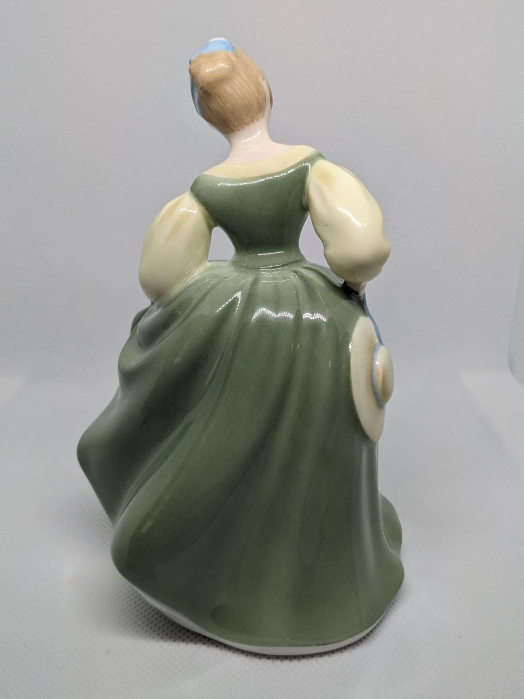 Royal Doulton "Fair Lady" Vintage Figure - photo 4