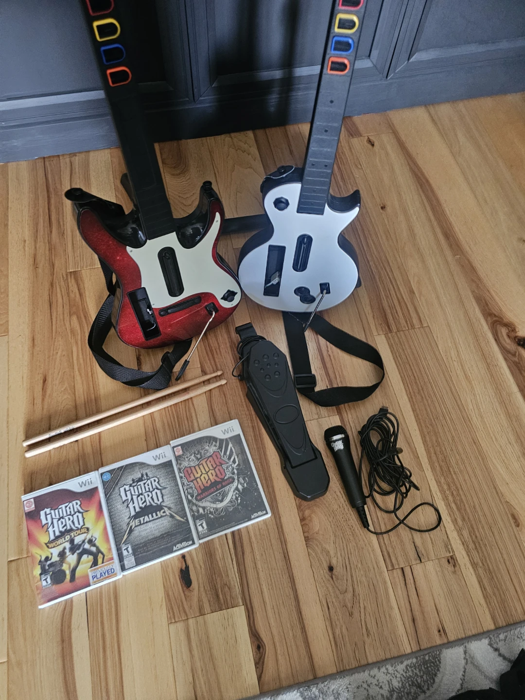 Nintendo Wii Guitar Hero Bundle - photo 2