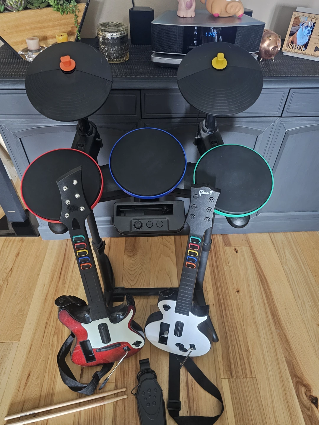 Nintendo Wii Guitar Hero Bundle - photo 3