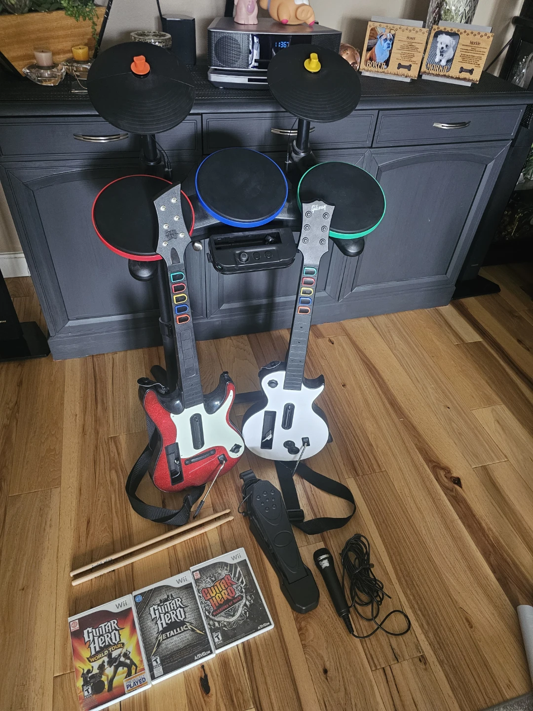 Nintendo Wii Guitar Hero Bundle - photo 4
