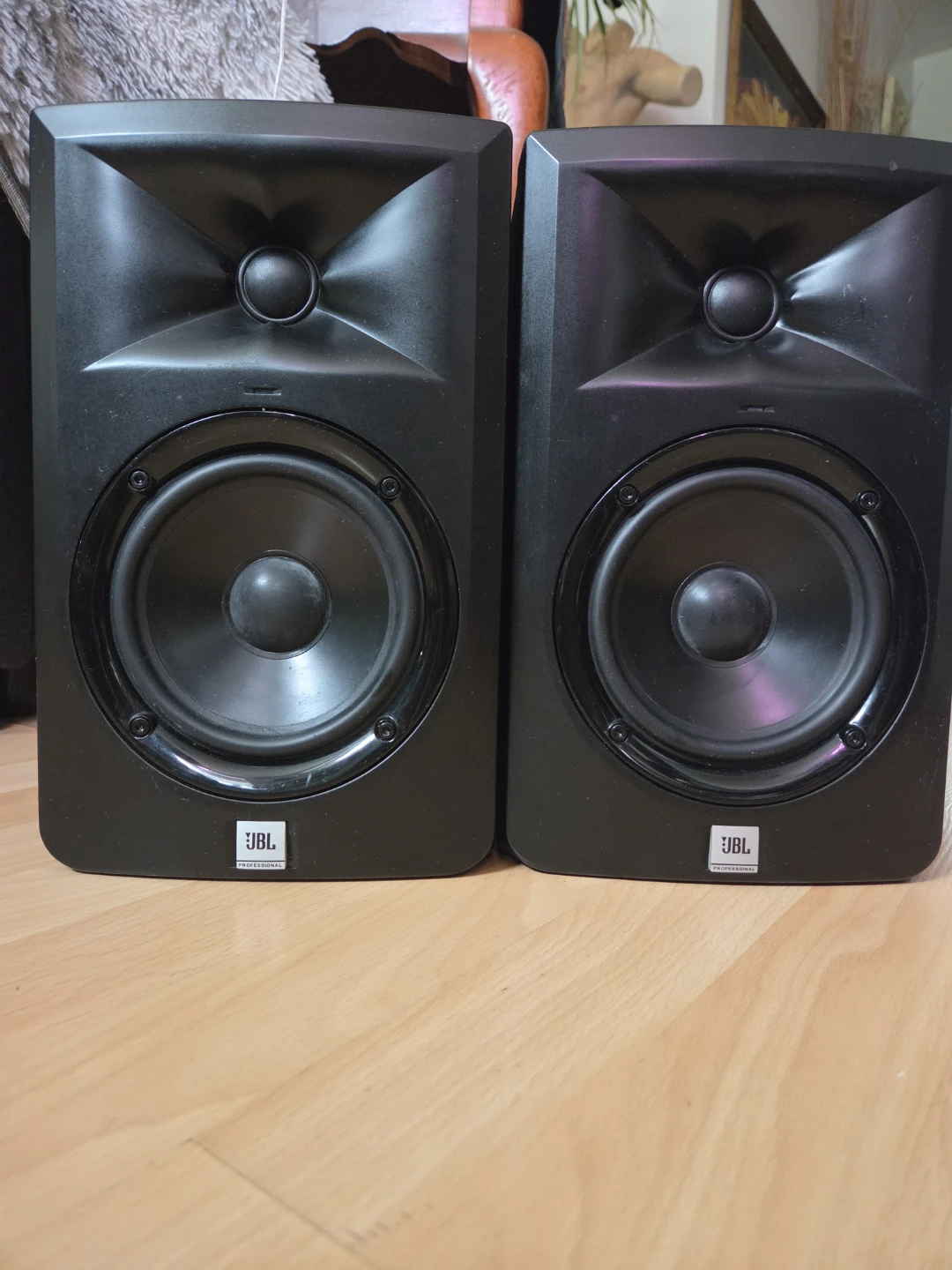 JBL LSR305 Studio Monitors, Loud speakers