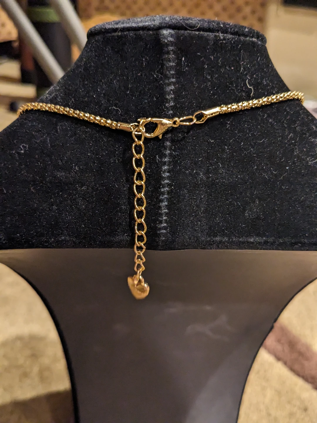 ⚽ Betsey Johnson Gold-tone Fish Pendant Necklace - photo 3
