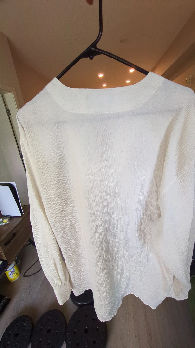 PRONTL White Textured V-Neck Top - photo 2