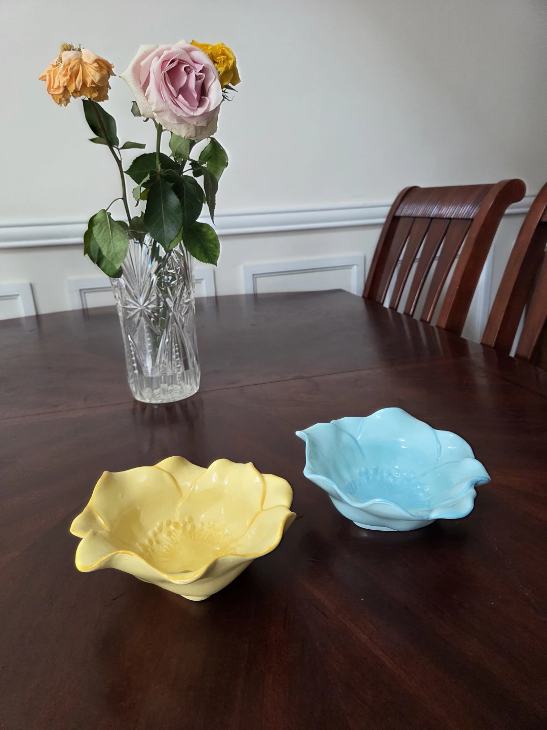 Set of 2 Flower Shaped Ceramic Bowls