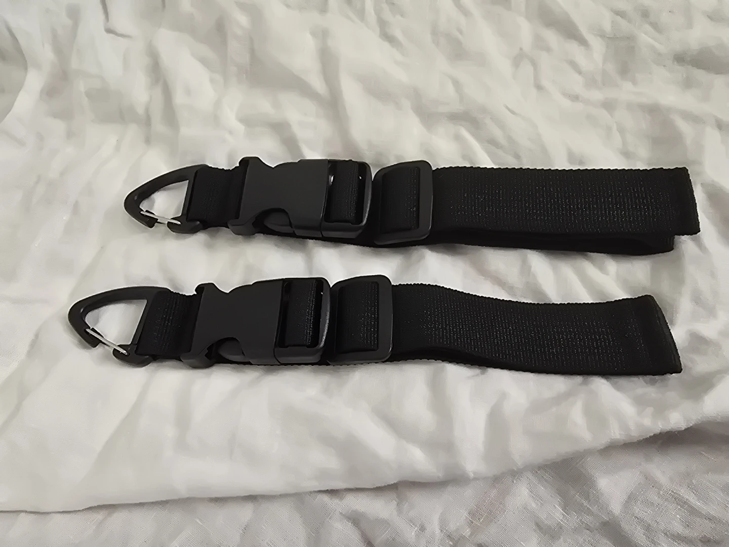 ⚽️2 Black Utility Straps with Carabiners and Buckles