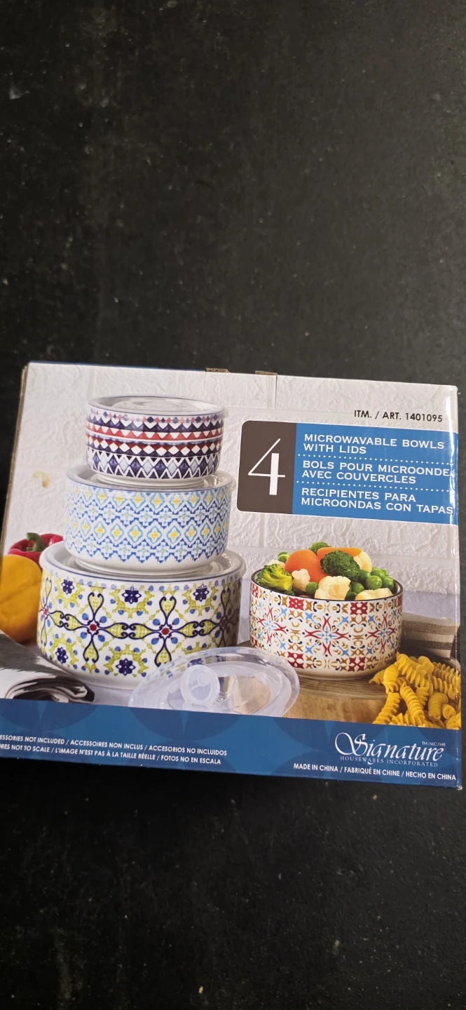 Signature Housewares 4 Microwavable Bowls with Lids