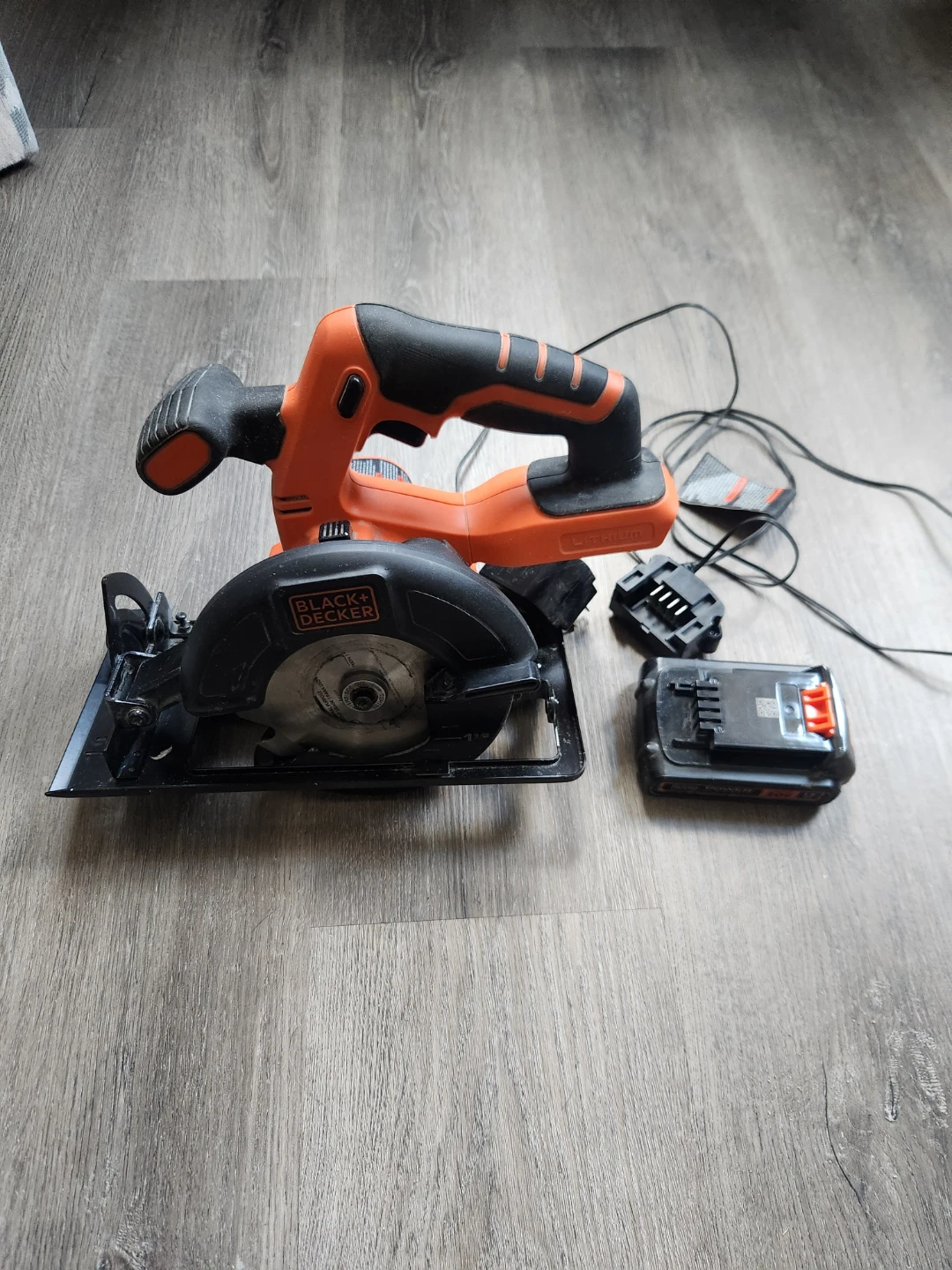 BLACK+DECKER 20V MAX 5-1/2-Inch Cordless Circular Saw