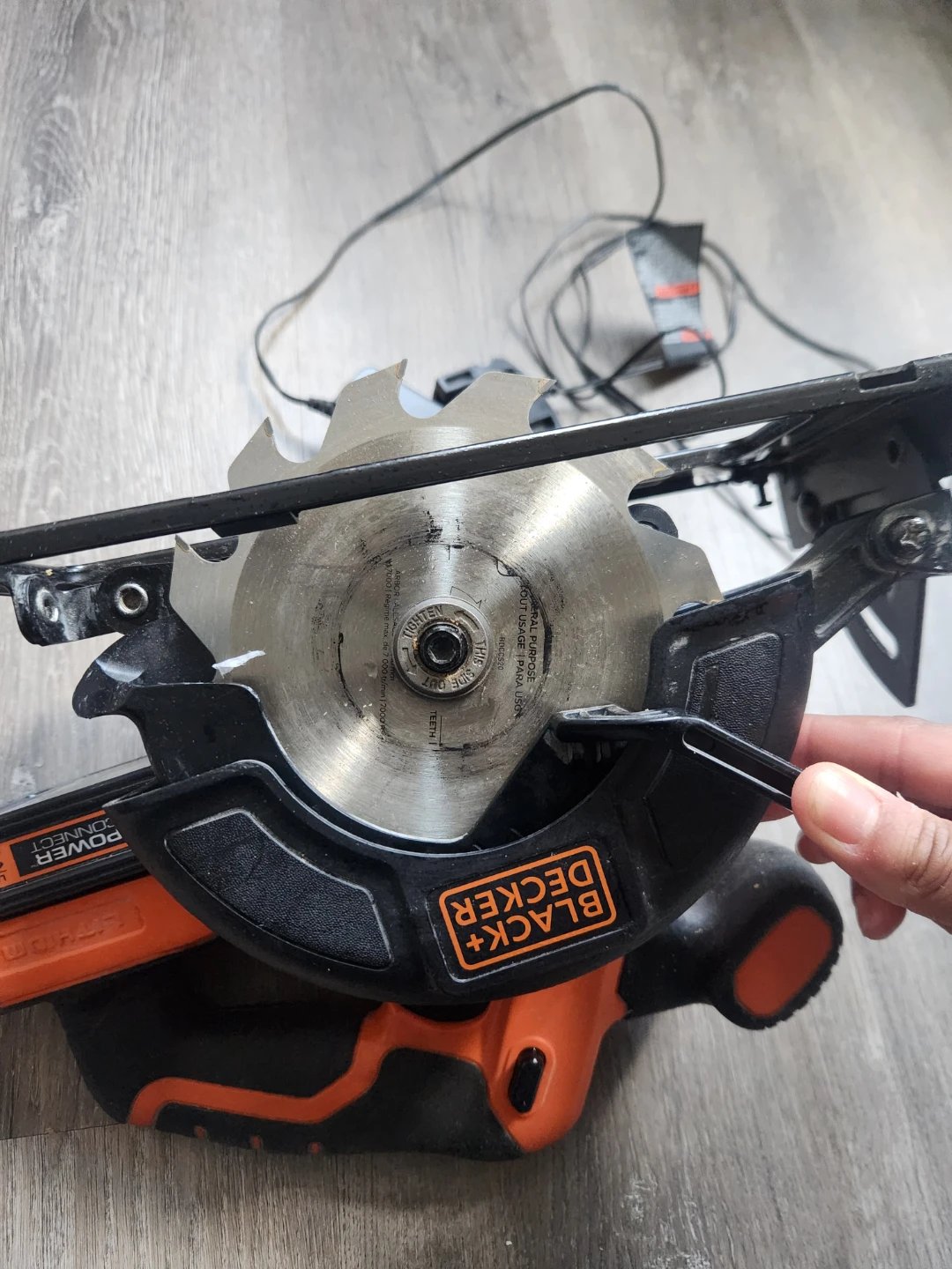 BLACK+DECKER 20V MAX 5-1/2-Inch Cordless Circular Saw - photo 2