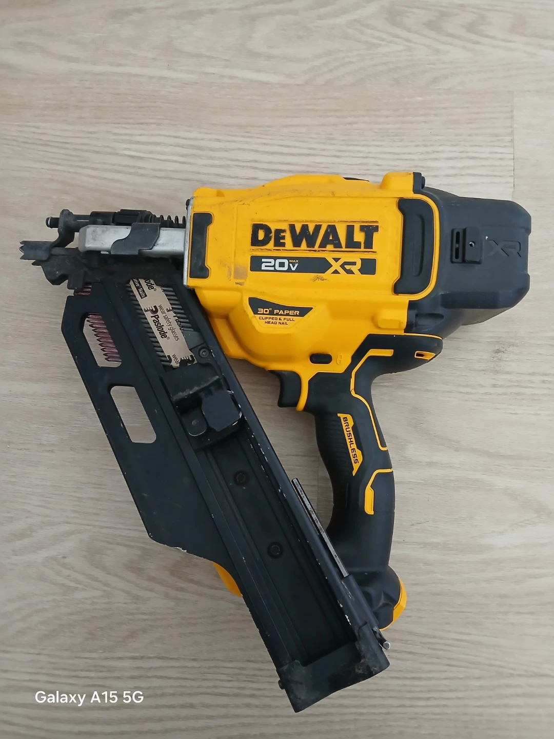 DeWalt DCN930 20V XR Brushless Cordless Framing Nailer - photo 2