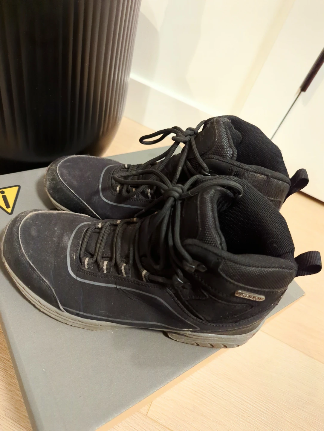 Mens waterproof Hiking Boots- size 7 - photo 2