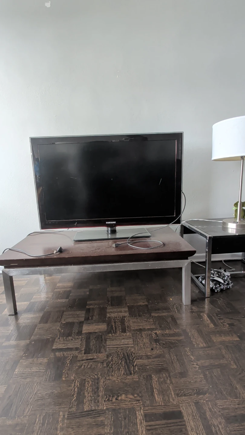 Broken Samsung Flat Screen TV - photo 2