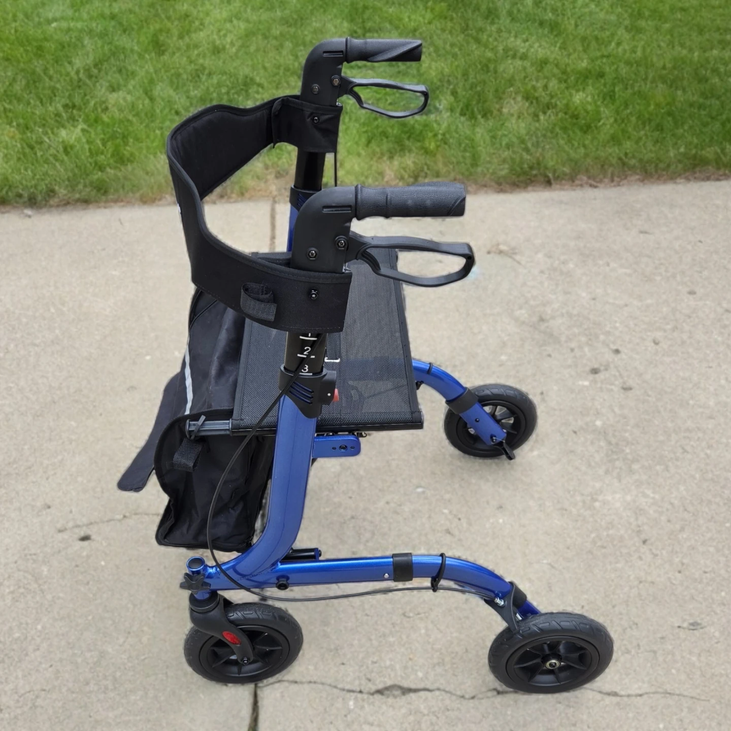 Hennuiii Blue Rollator Walker with Seat and Bag - photo 2