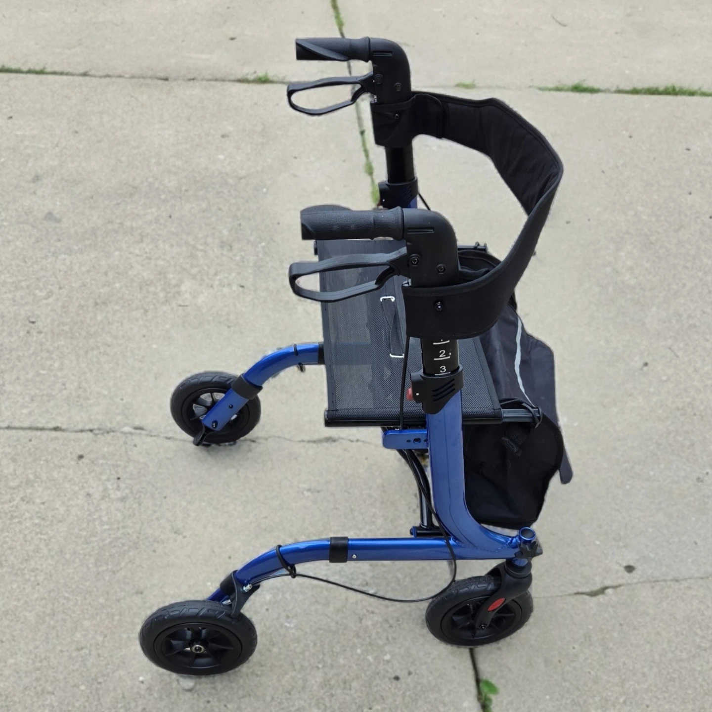 Hennuiii Blue Rollator Walker with Seat and Bag - photo 4