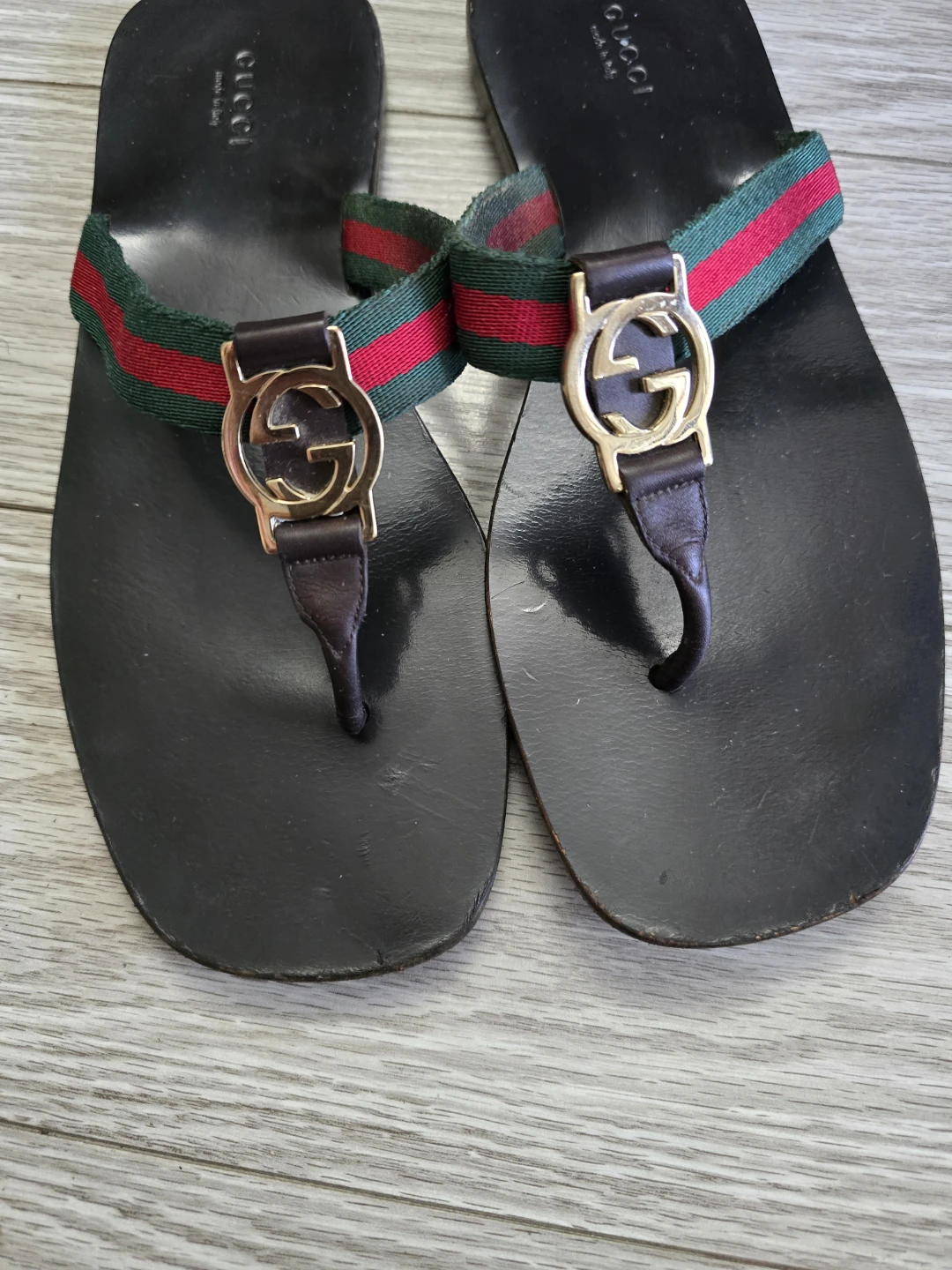 Gucci Black Leather Thong Sandals with ⚽ Green and Red Webbing - photo 2