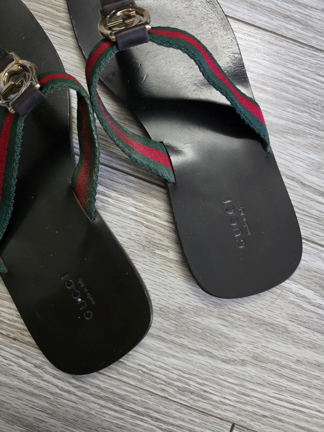 Gucci Black Leather Thong Sandals with ⚽ Green and Red Webbing - photo 4