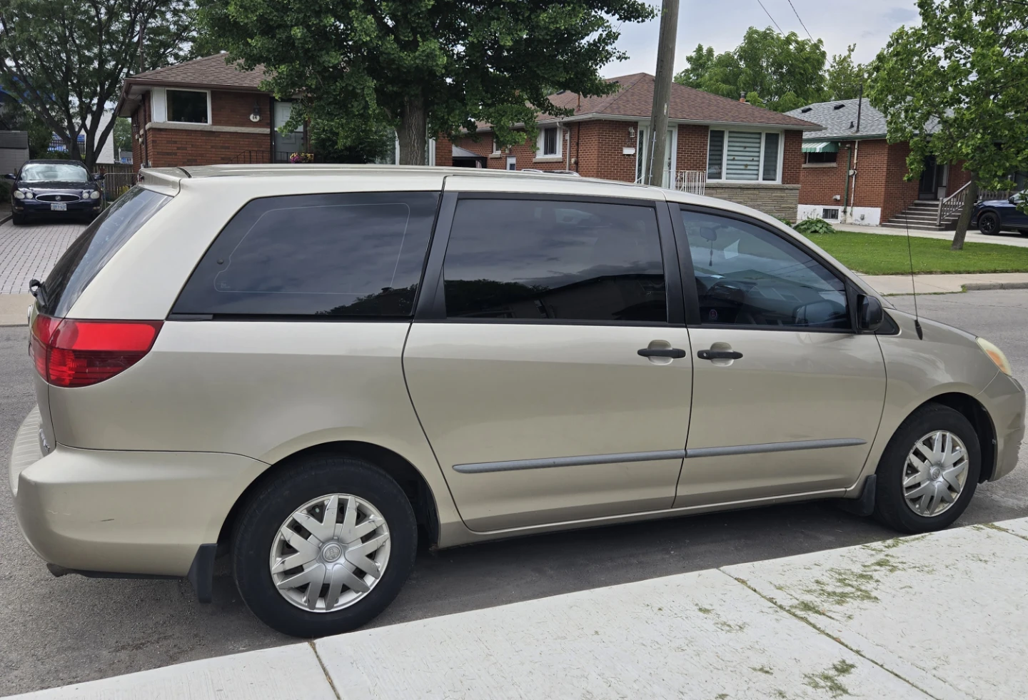 Toyota Sienna Minivan - Gold