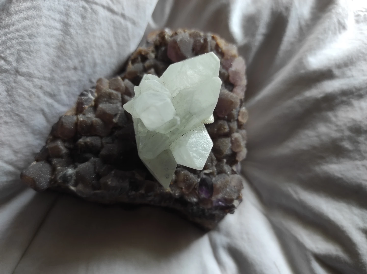 Apophyllite raw gemstone