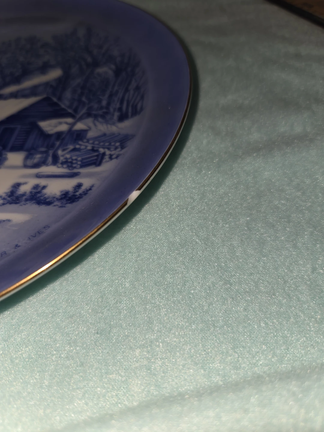 A Home in the Wilderness Decorative Plate - photo 2