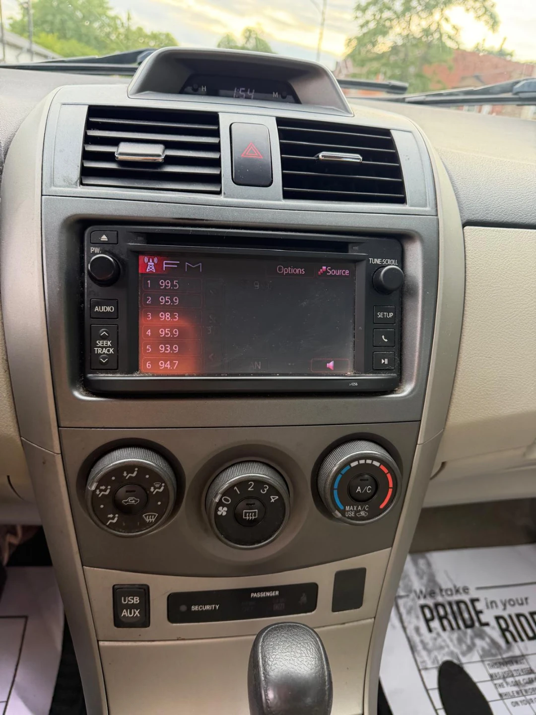 White Toyota Corolla Sedan 2013 - photo 3