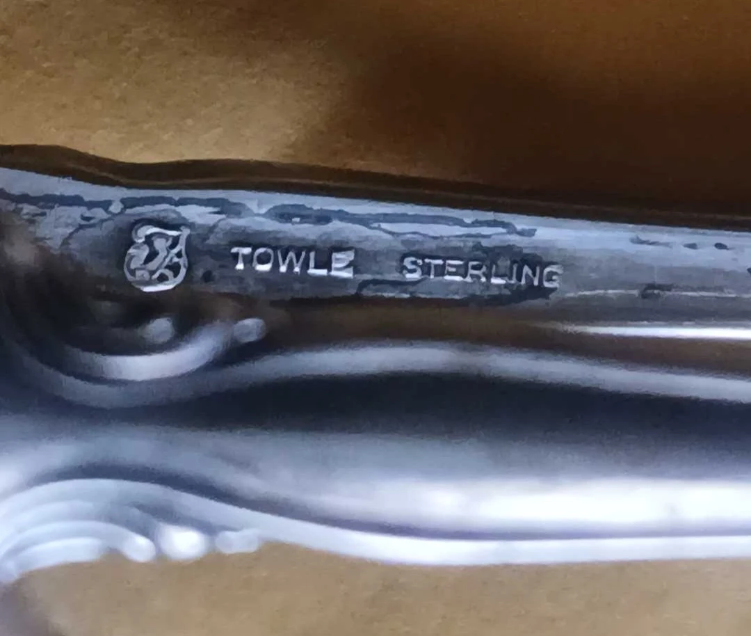 TOWLE Sterling Silver French Provincial Sugar Tongs - photo 2