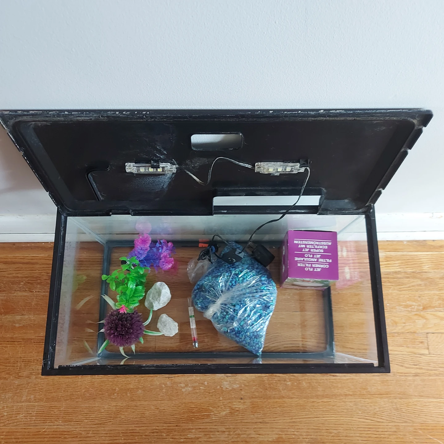 10 Gallon Aquarium Starter Kit with Lots Of Extras - photo 2