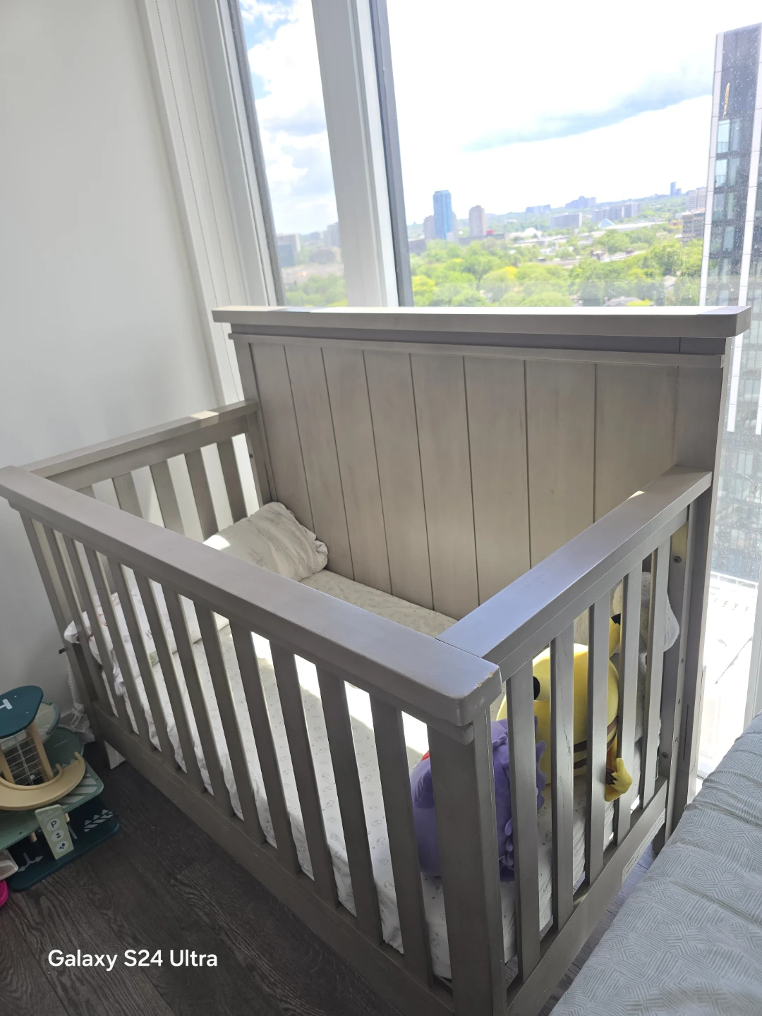 Sanibel 4 in 1 Convertible Grey Wooden Crib with Mattress - photo 2