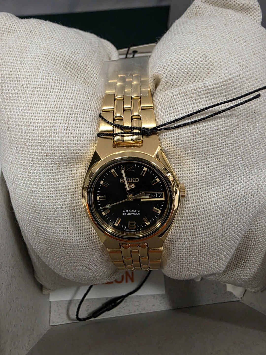 Seiko 5 Ladies Automatic 21 Jewels Gold Tone Black Dial