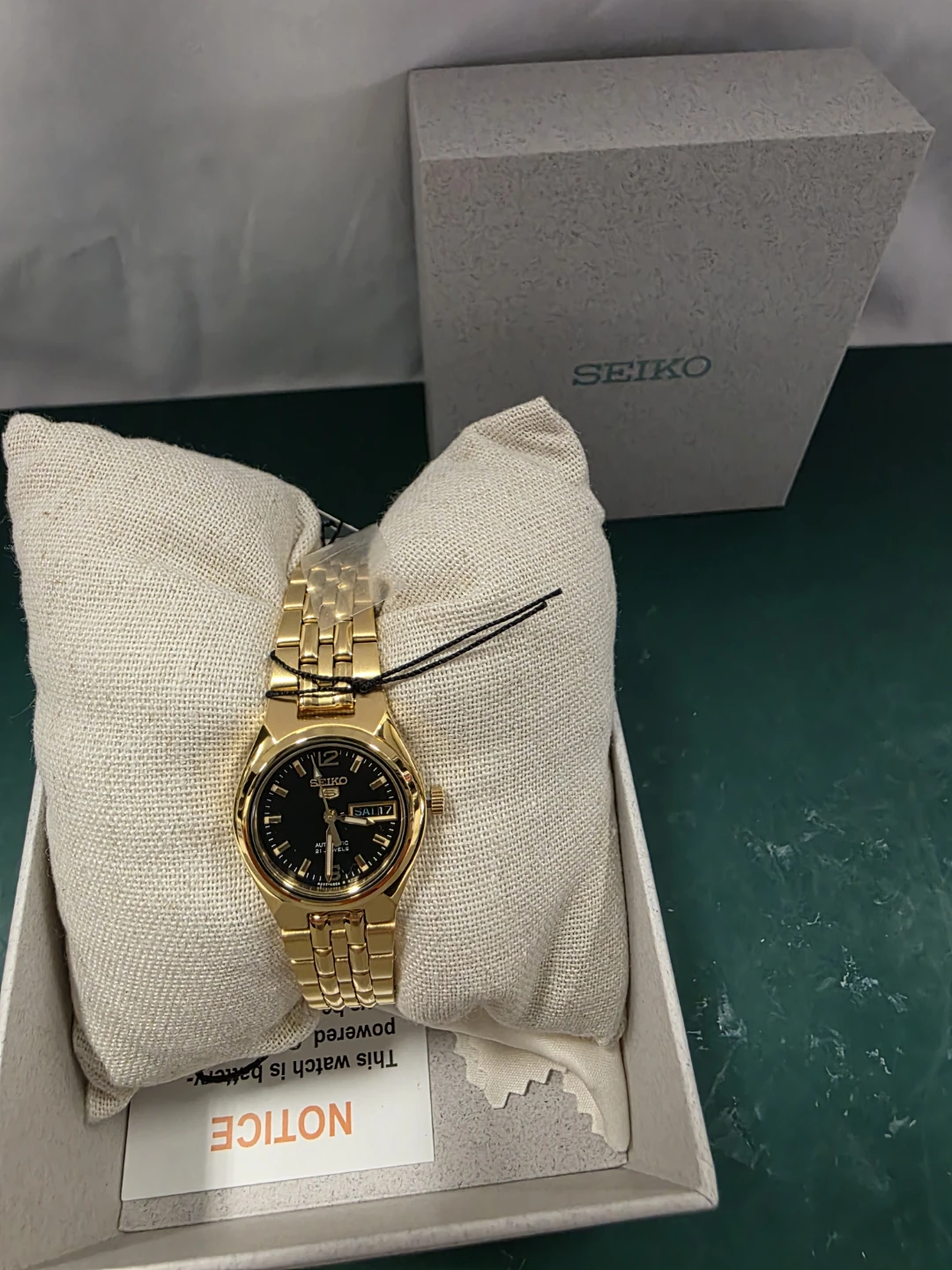 Seiko 5 Ladies Automatic 21 Jewels Gold Tone Black Dial - photo 2