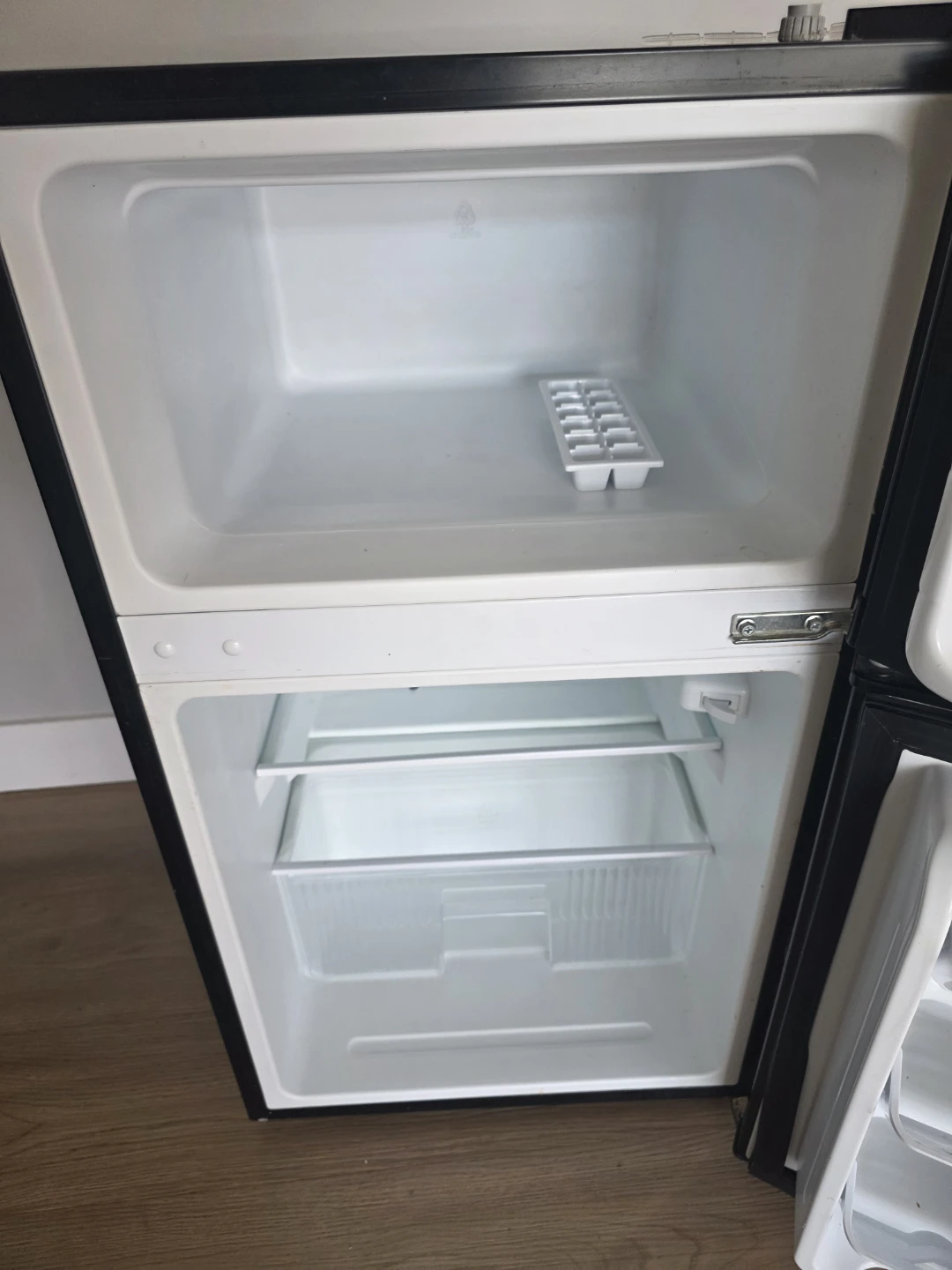 Master Chef Black Mini Fridge - photo 2