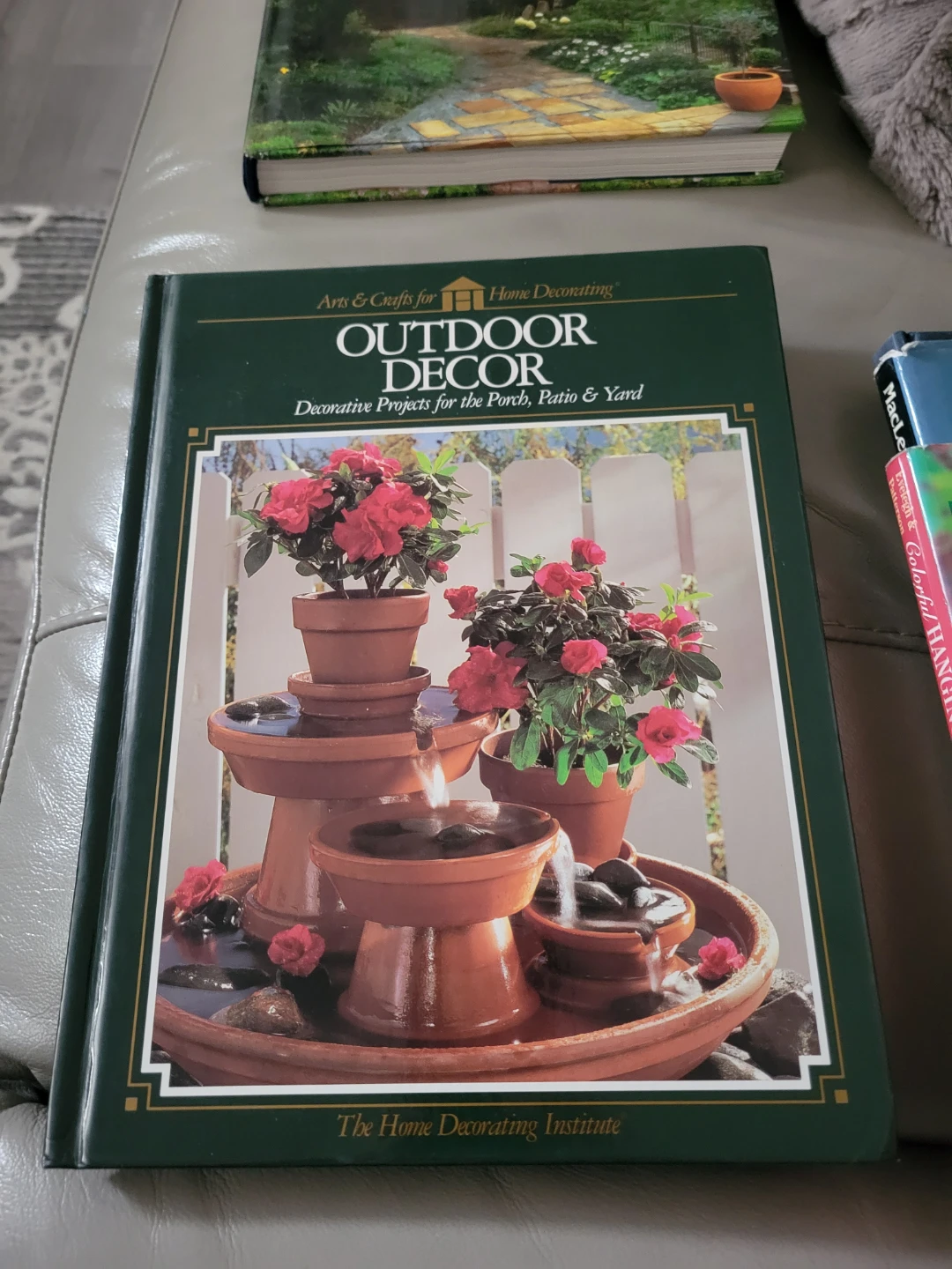 Outdoor Decor: Decorative Projects for the Porch, Patio & Yard