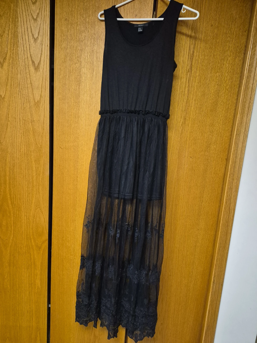Ladies Dresses,Tshirts,Sweaters,Capris - photo 2