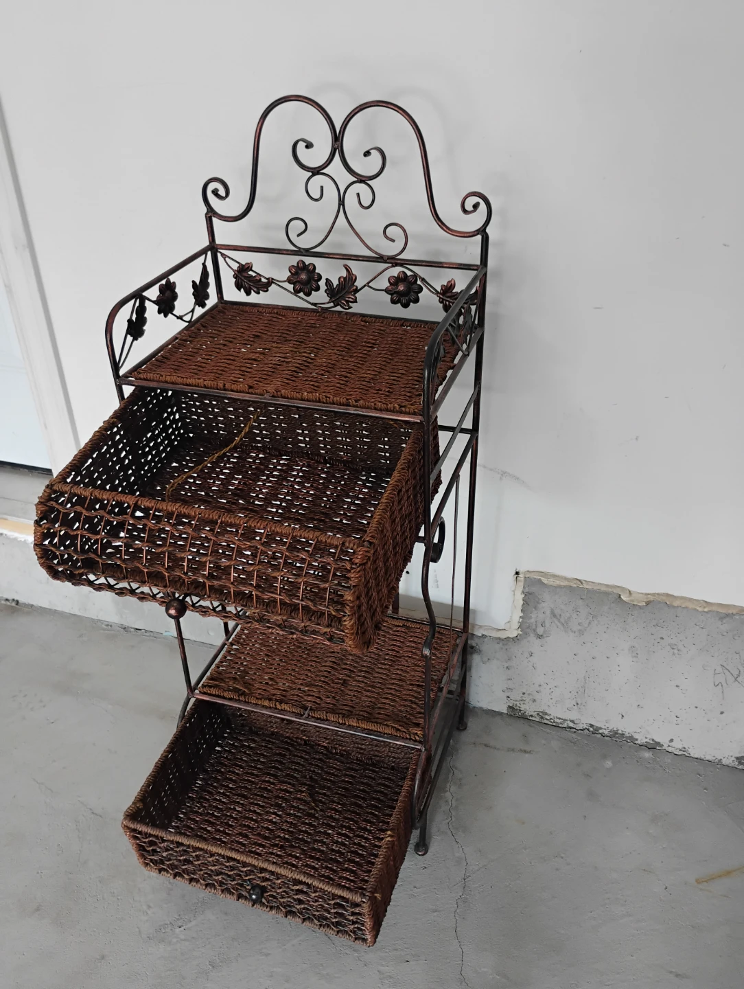 Ratton Accent Table on rod frame - photo 2