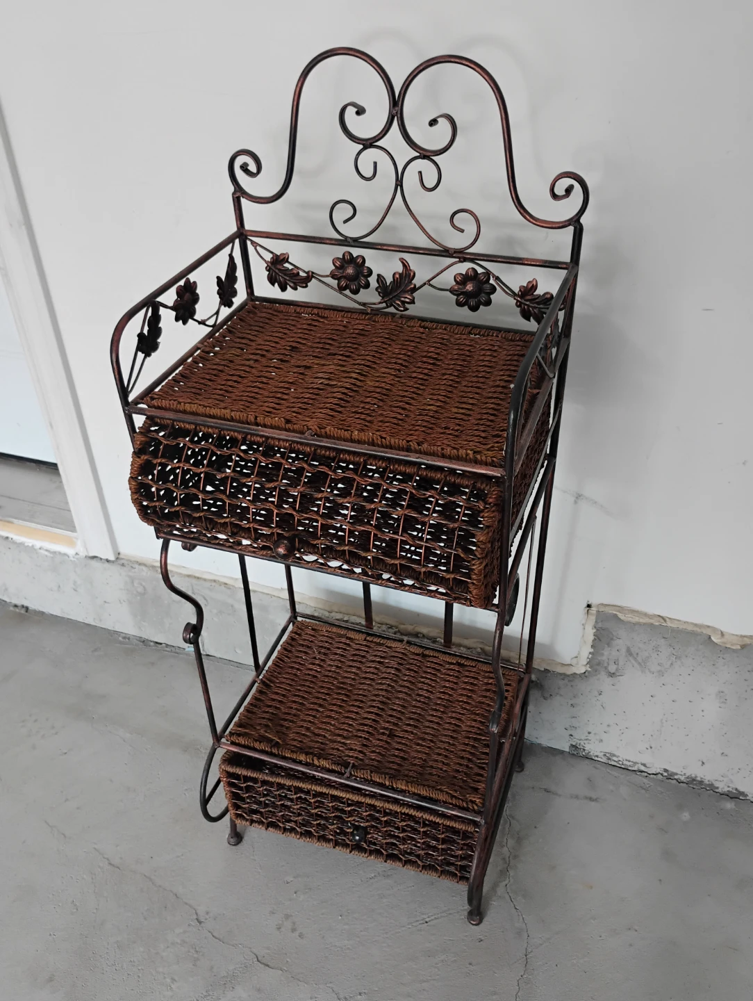 Ratton Accent Table on rod frame - photo 3