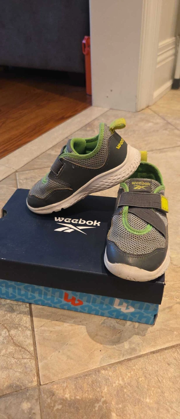 Reebok Grey & Lime Velcro Shoes sz 24.5