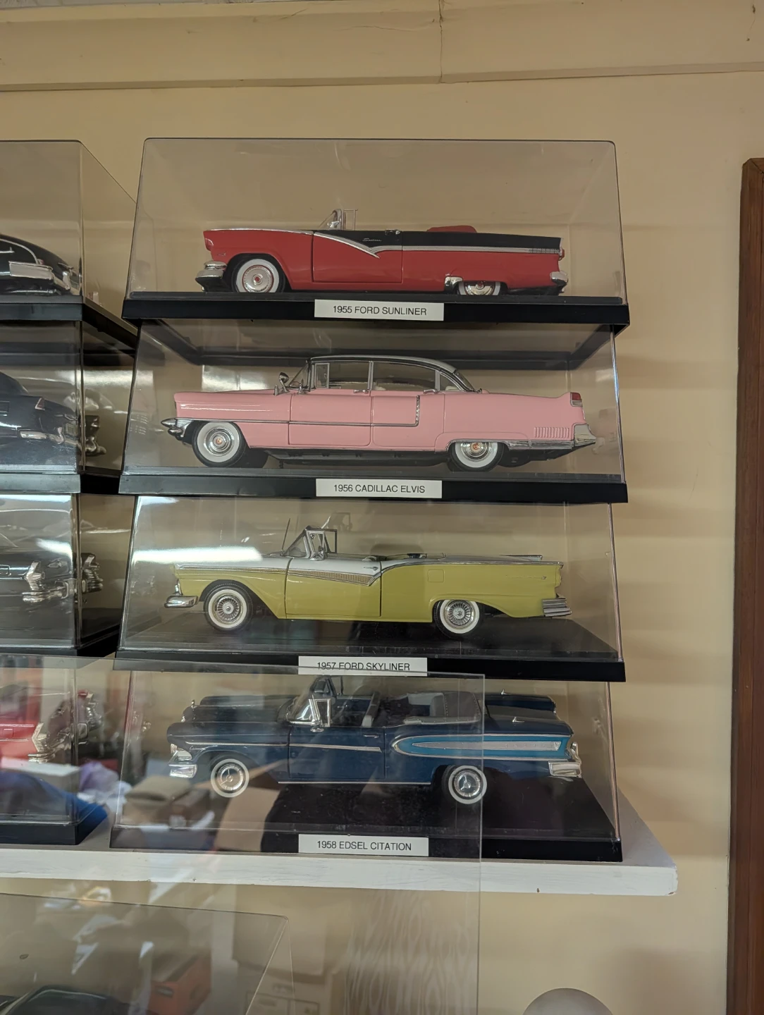 1969 Ford Mustang Mach 1 Model Car - photo 2