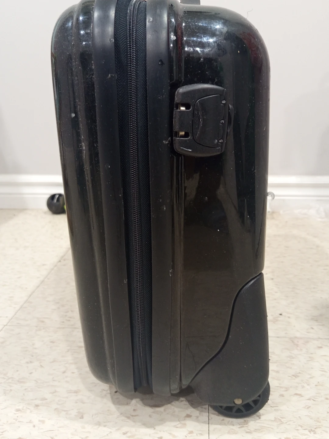 Lufthansa Premium Hard-Shell Carry-On Suitcase  SALE - photo 5