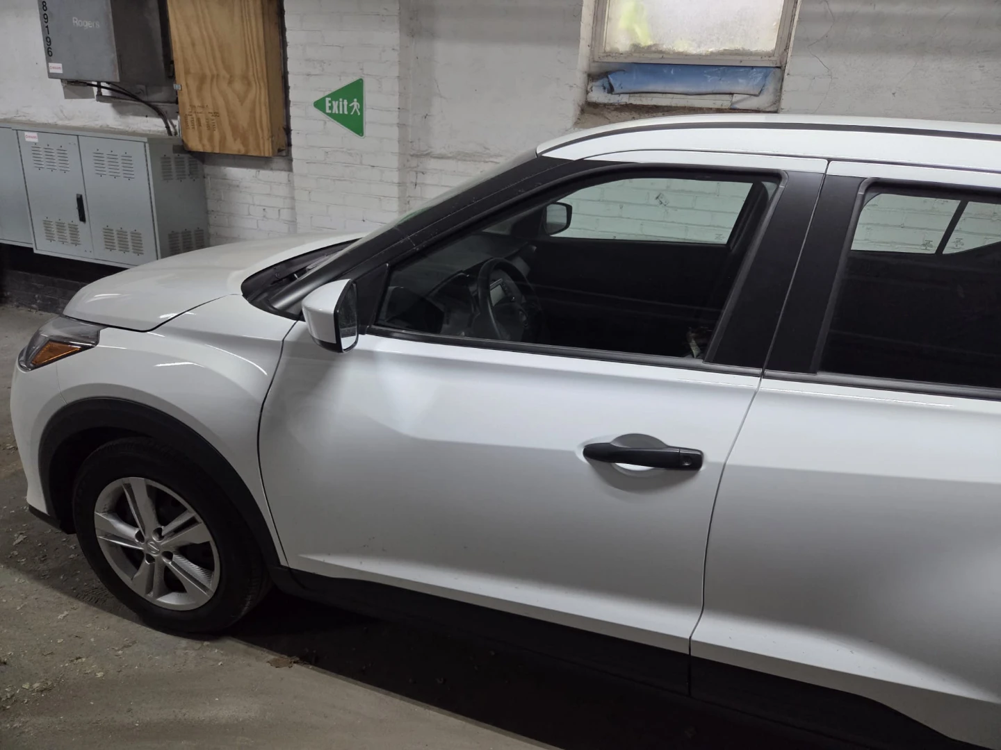 White Nissan Kicks Play S 2025 - photo 2