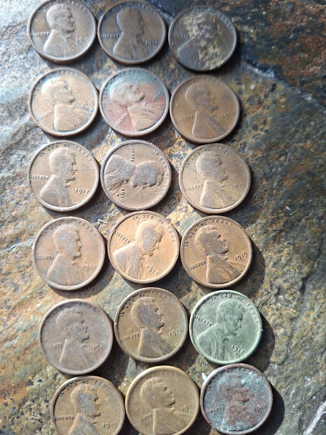 All 1910's Collection of 18 Lincoln Wheat Pennies - photo 2